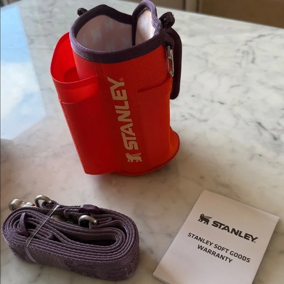 Stanley 40 oz quencher carry all with cross body strap and pockets. New in box - Picture 5 of 5